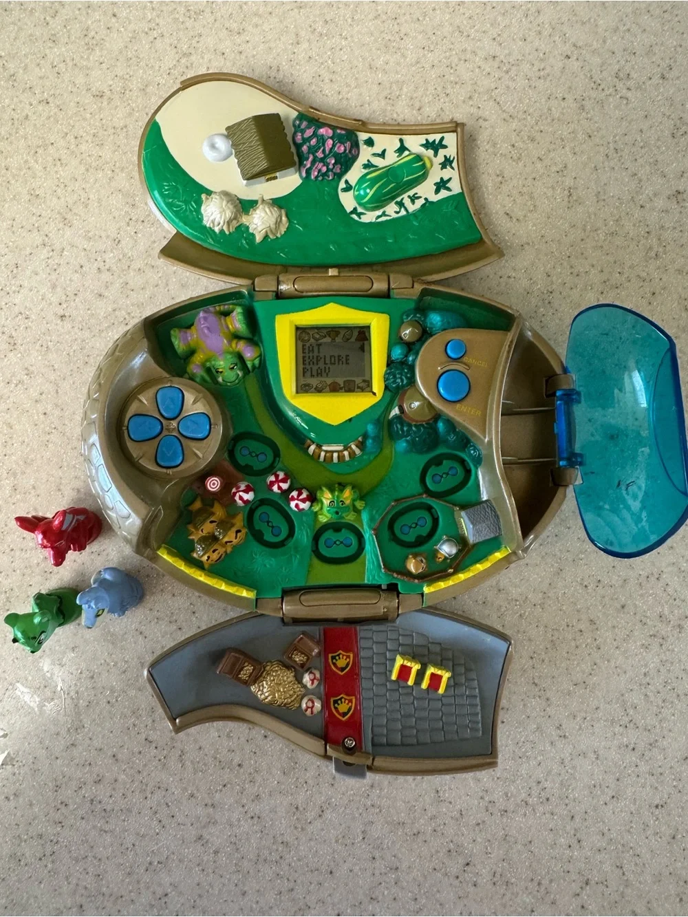 2003 vintage Neopets handheld game with pets!